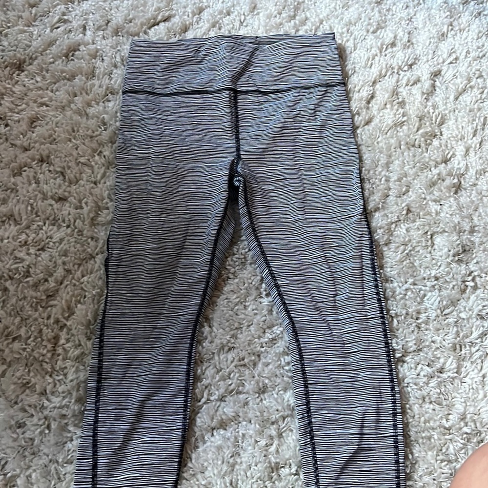 athleta striped cropped leggings with pocktes